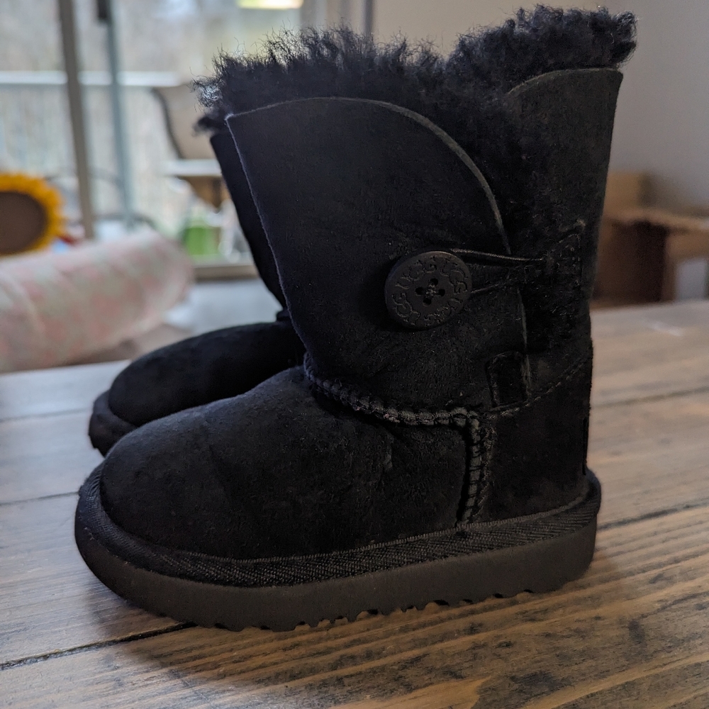 Girls UGG boots toddler baby size 6
